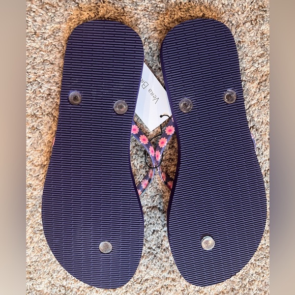 Vera Bradley Flip Flops - Picture 3 of 5